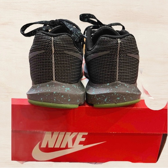 Nike ladies size 8, fitsole running shoe black, gray, and green… gently worn - Picture 3 of 4